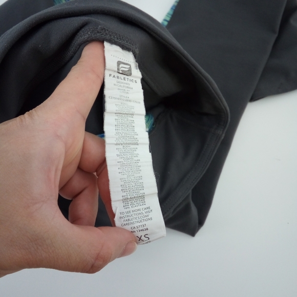 Fabletics Salar Capri Green Blue Gray Waist Pocket Multicolored Leggings XS - Picture 5 of 11